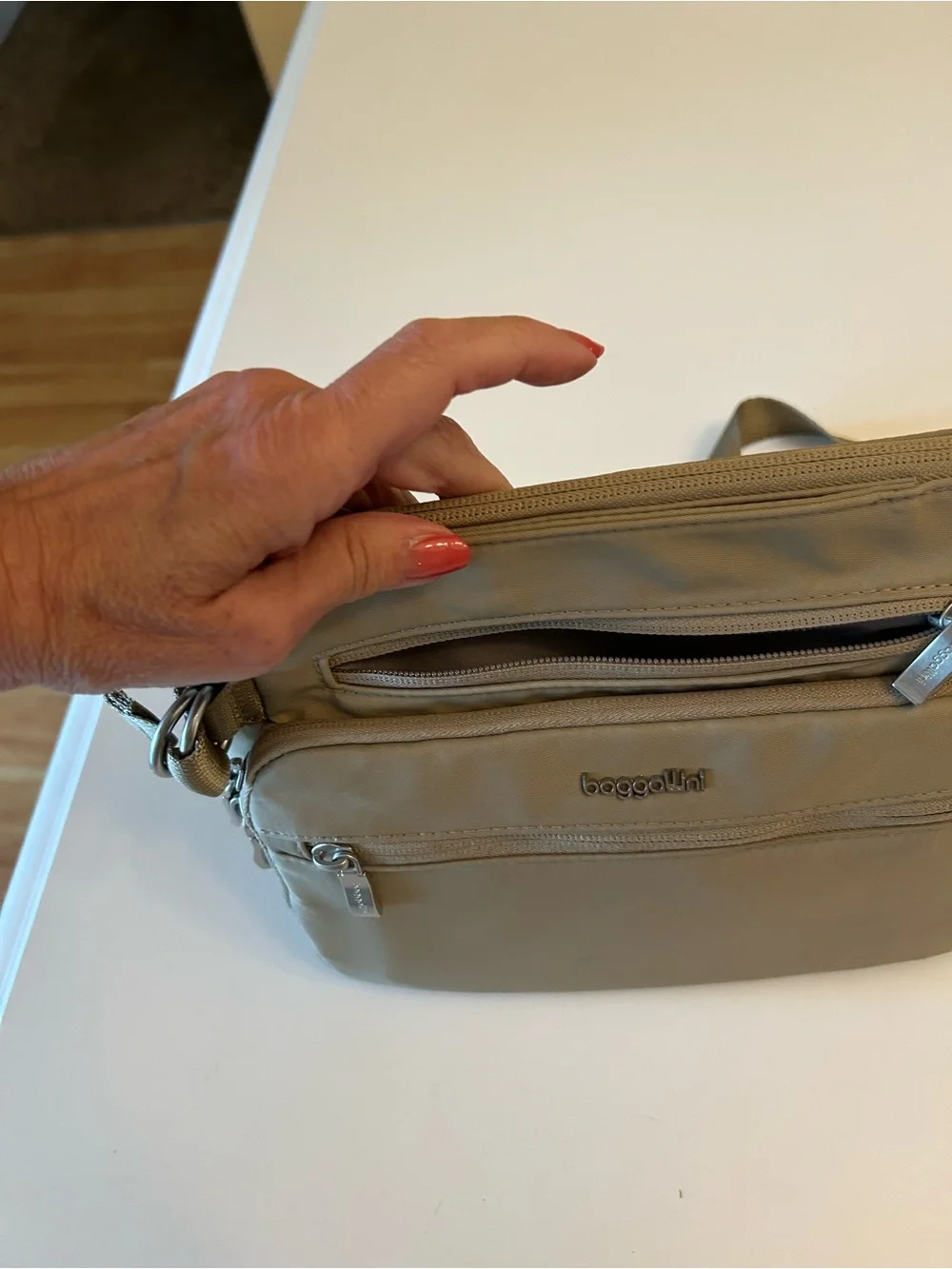 Baggallini compact taupe